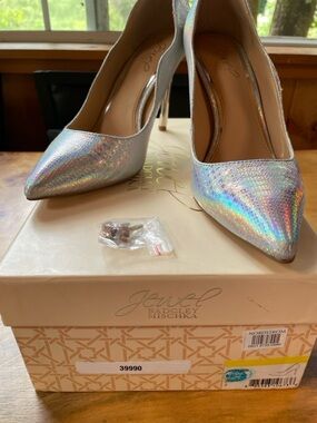 Jewel Badgley Mischka Riley - Iridescent Stiletto Pump (7)